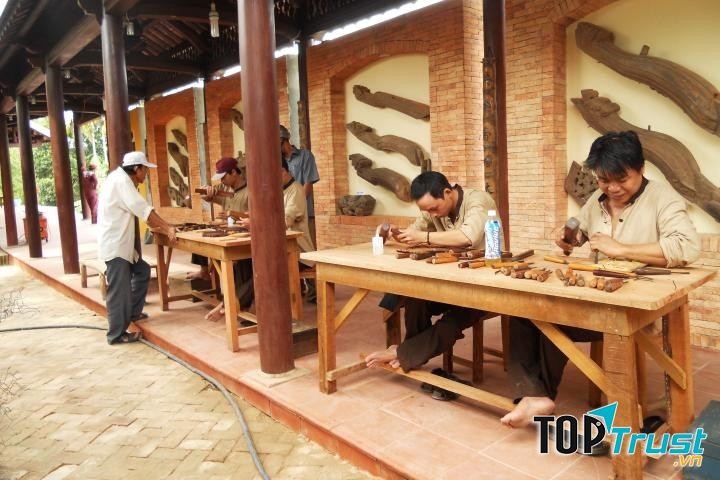 Sản phẩm điêu khắc gỗ của Kim Bồng