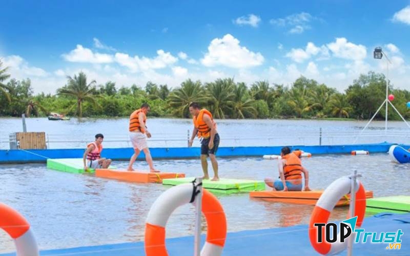Làng du lịch Tre Việt với các trò chơi vận động cho bạn thỏa sức check in