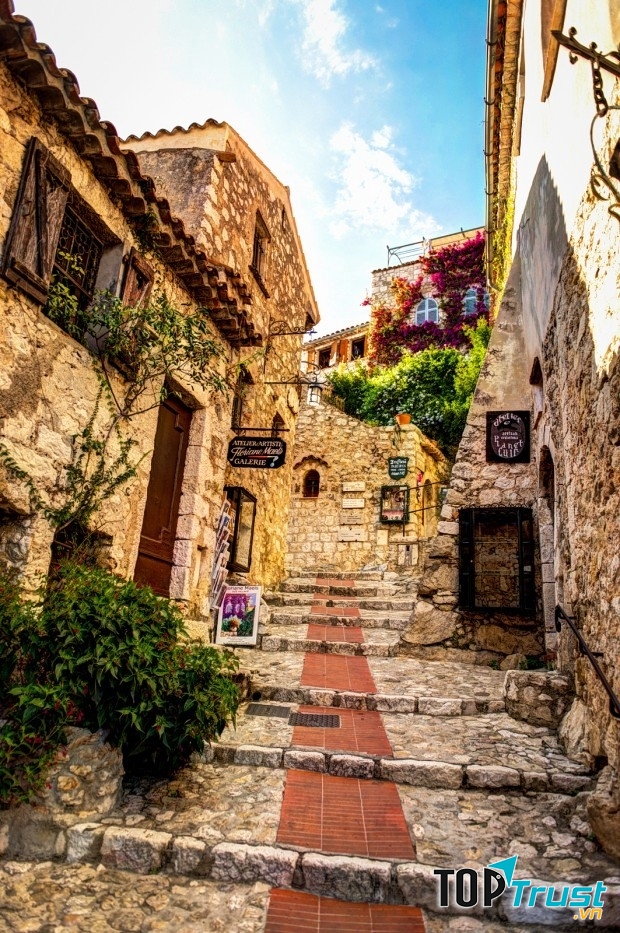 Nét cuốn hút huyền bí của ngôi làng Eze