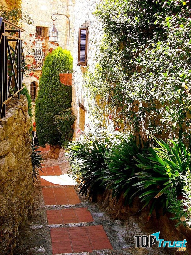 Nét cuốn hút huyền bí của ngôi làng Eze