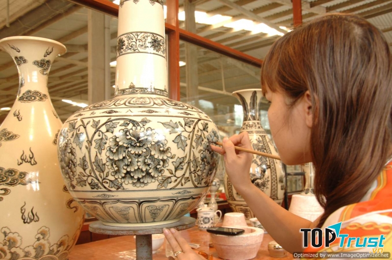 Hoa văn cổ của Chu Đậu phần nhiều là sen, cúc, dưới nhiều dạng khác nhau