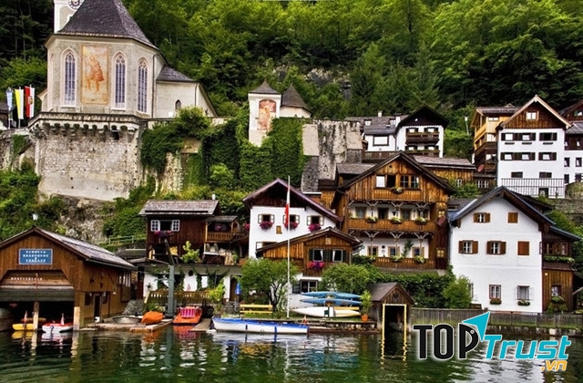 Cảnh quan hùng vĩ của ngôi làng cổ nổi tiếng Hallstatt