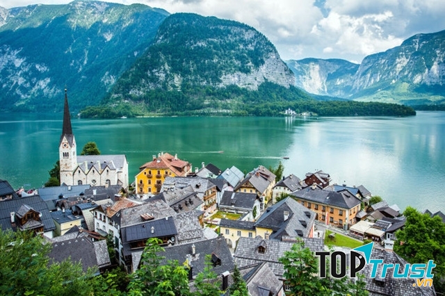 Cảnh quan hùng vĩ của ngôi làng cổ nổi tiếng Hallstatt