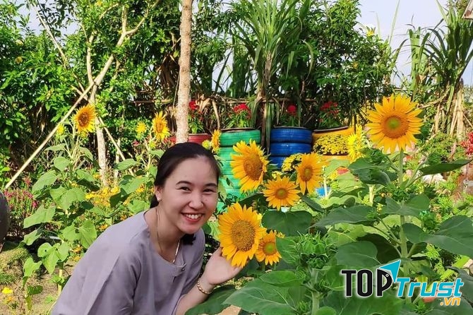 Check-in lung linh tại vườn hoa