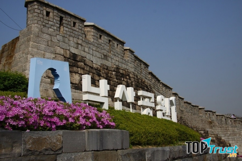 Làng họa Ihwa và công viên Naksan