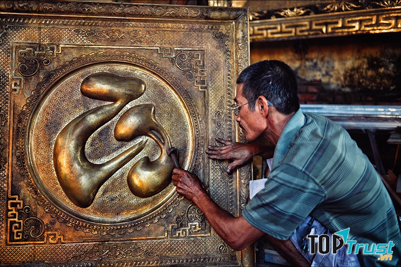 Làng nghề chạm bạc Đồng Xâm