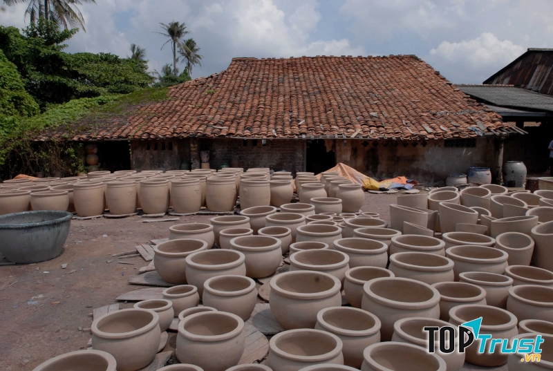 Làng nghề gốm sứ Lái Thiêu