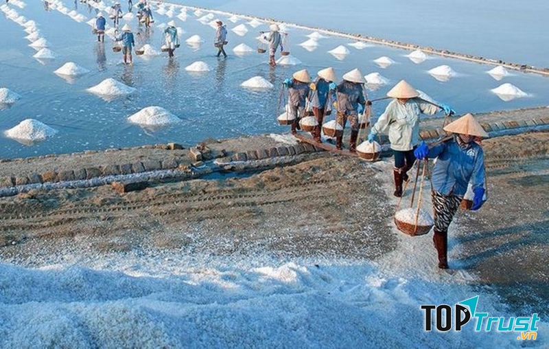 Nét đẹp của Làng nghề làm muối Tuyết Diêm
