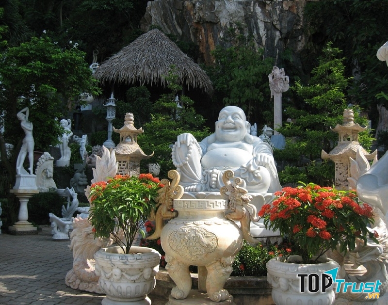 Sản phẩm của làng nghề đá mỹ nghệ Non Nước