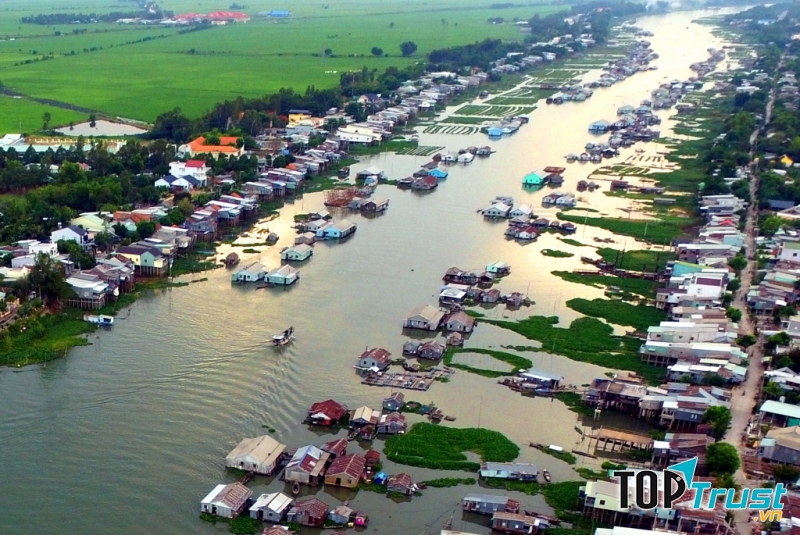 Làng nổi Châu Đốc
