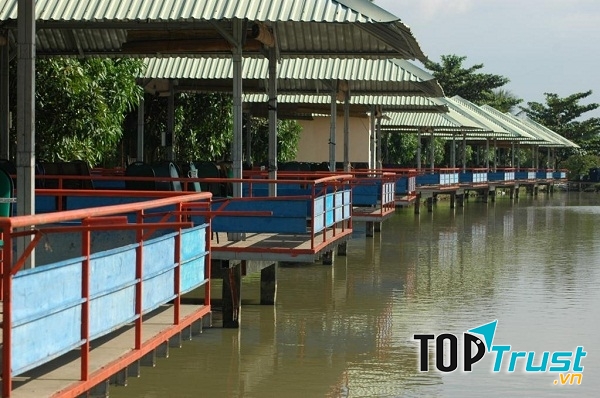 Khu  câu cá giải trí Thành Long
