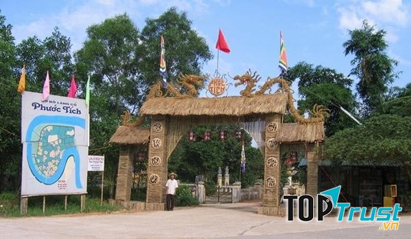 Làng cổ Phước Tích nằm tại thôn Phước Phú, xã Phong Hòa, huyện Hương Điền, tỉnh Thừa Thiên – Huế.