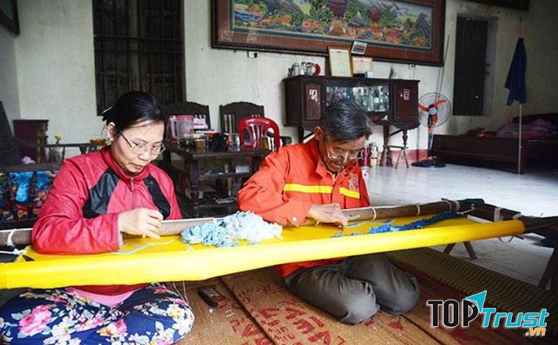 Ở Văn Lâm hiện nay, có rất nhiều gia đình trang bị các loại khung thêu, với nhiều kích cỡ khác nhau.