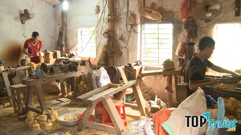 Làng tiện gỗ Nhị Khê