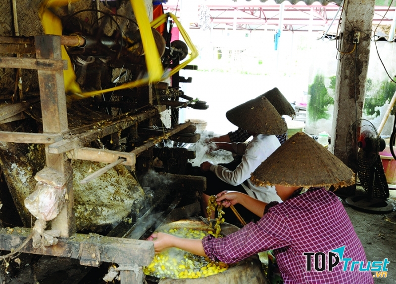 Luộc kén, quay tơ