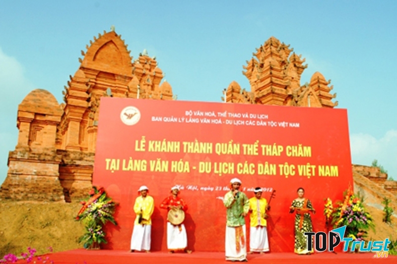 Làng văn hóa 54 dân tộc