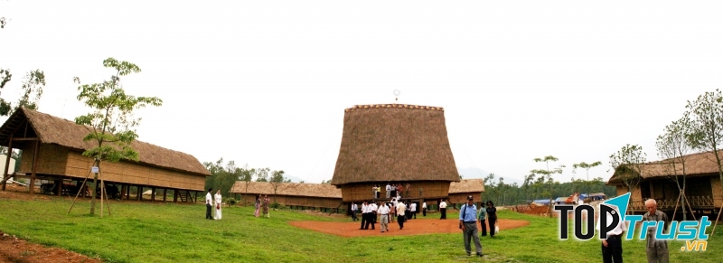 Làng văn hoá các dân tộc với những nét văn hóa của mọi vùng miền trên tổ quốc Việt Nam
