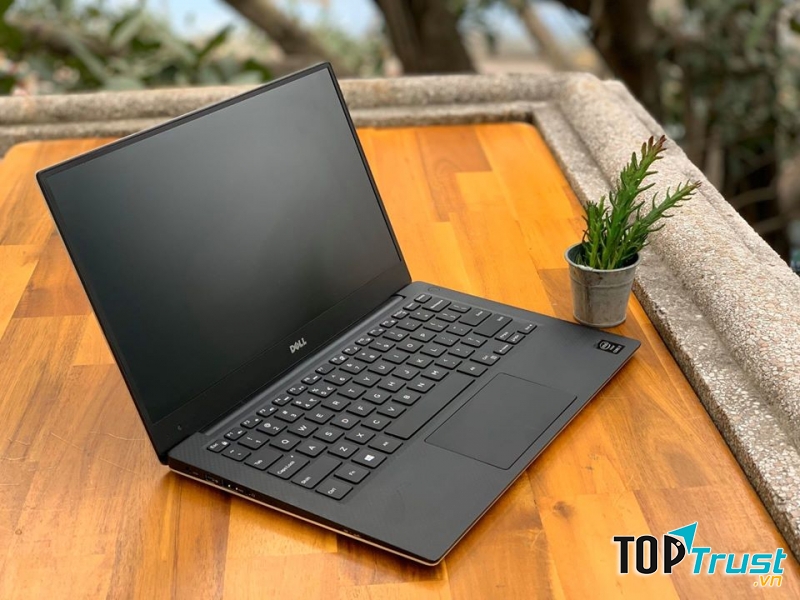 Laptop Triệu Gia