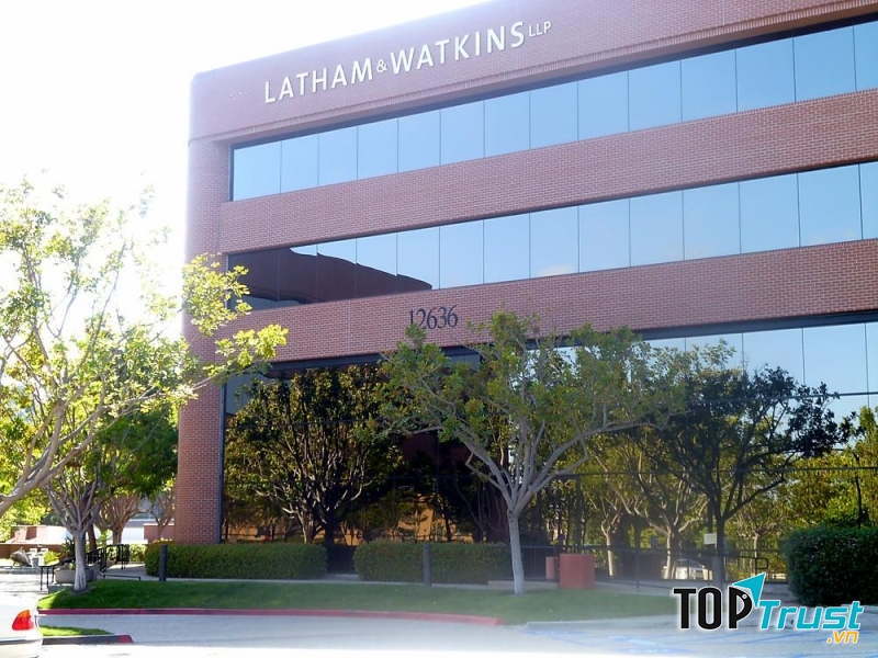 Latham & Watkins vừa là tên công ty cũng vừa là tên 2 người đồng sáng lập