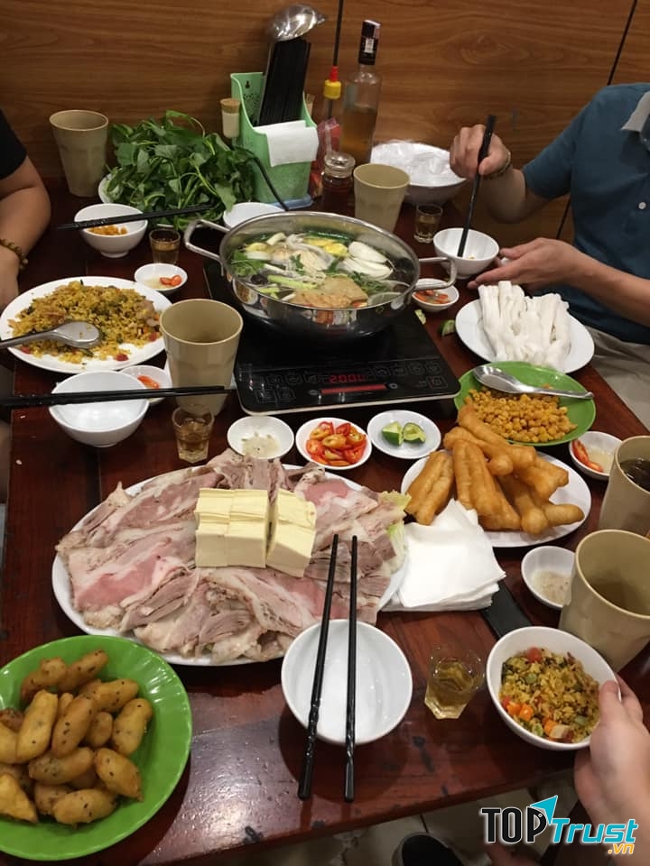 Cách bài trí đẹp mắt tại Lẩu 78 Lạc Trung