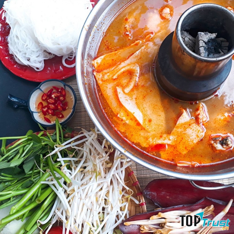 Nếu là người ghiền lẩu êch, bạn nhất định phải biết tới tiệm LẨU & ẾCH nổi tiếng trên đường Huỳnh Thúc Kháng