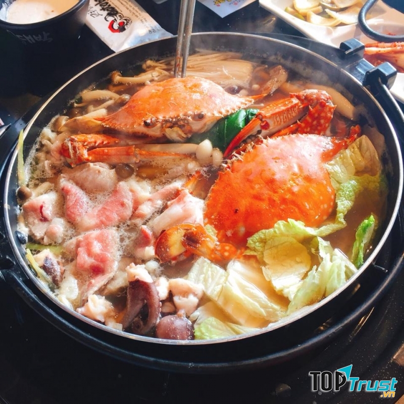 Lẩu bạch tuộc ba màu