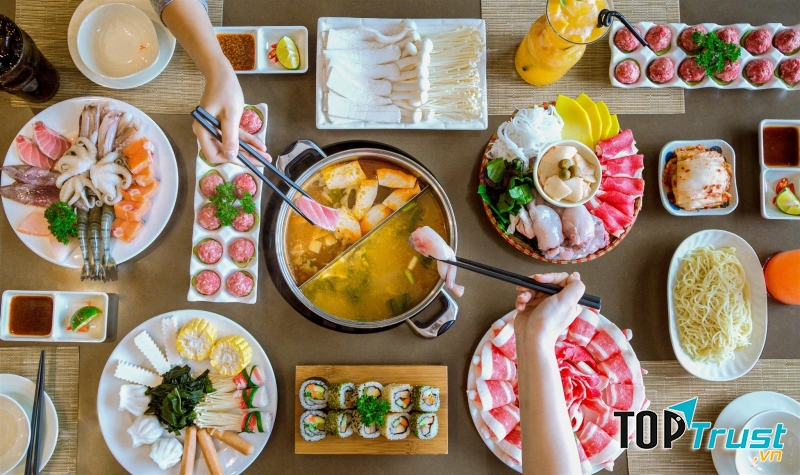 Bàn lẩu tại Kichi Kichi