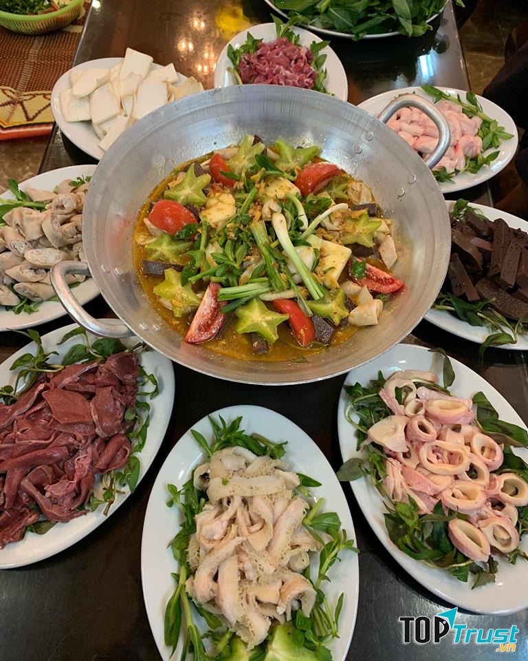 Lẩu bò Đệ Nhất Quán rất ngon và đầy đủ món