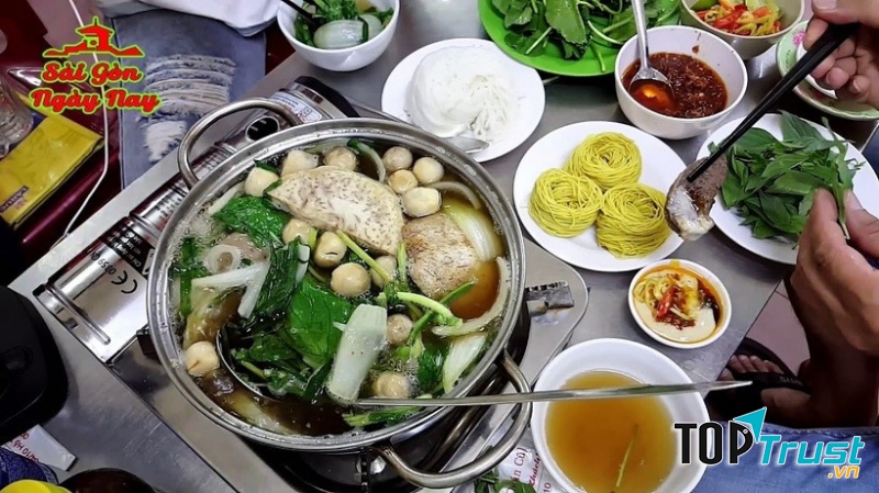Lẩu bò Hoàng Thu
