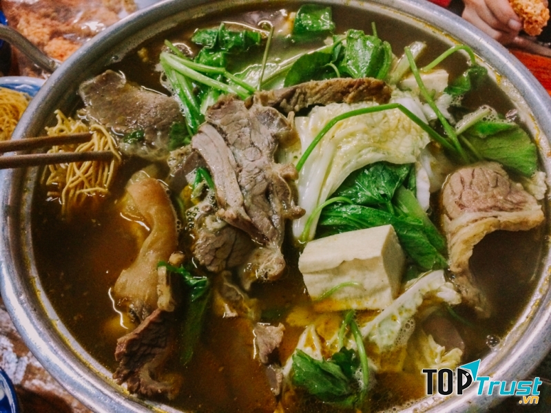 Lẩu bò tại quán