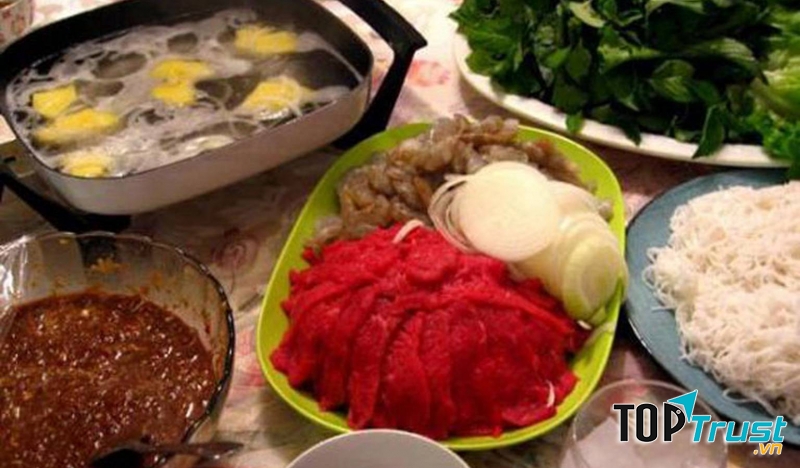 Lẩu bò nhúng giấm Phan Xích Long