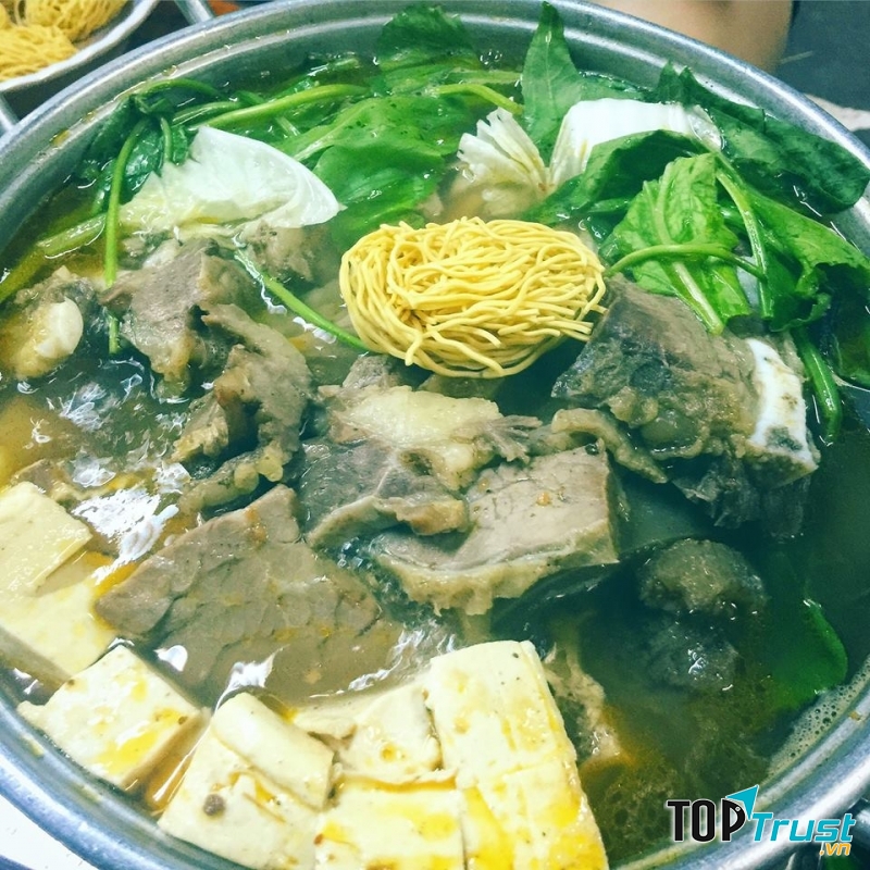 Nồi lẩu vô cùng đầy đặn, thịt ngon, ăn đã miệng luôn