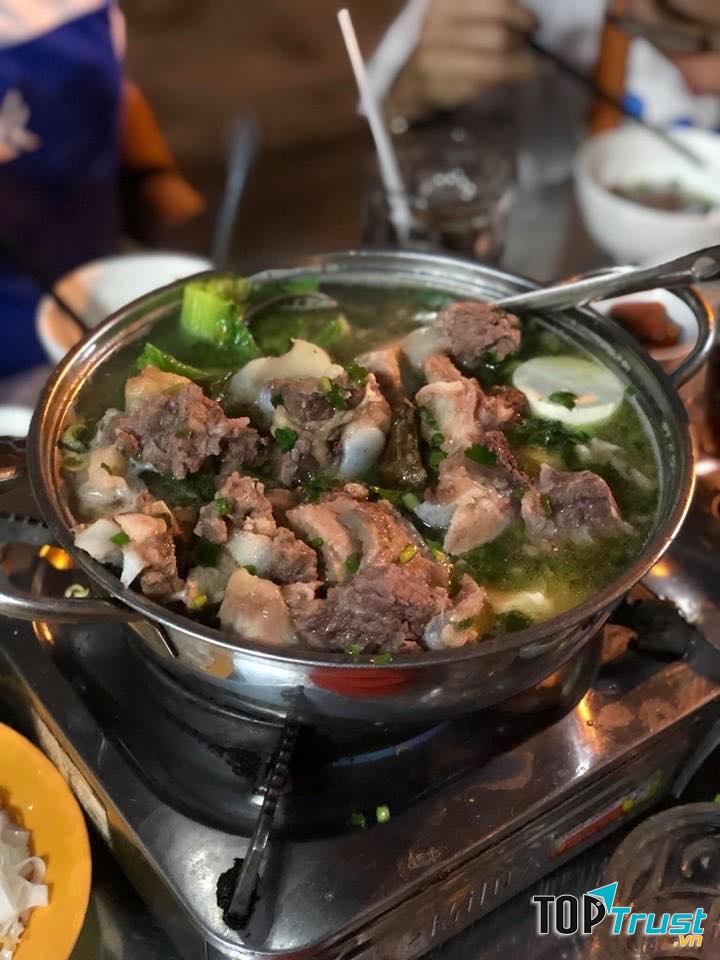 Về nước lẩu, nước lẩu thơm, nêm nếm vừa vặn.