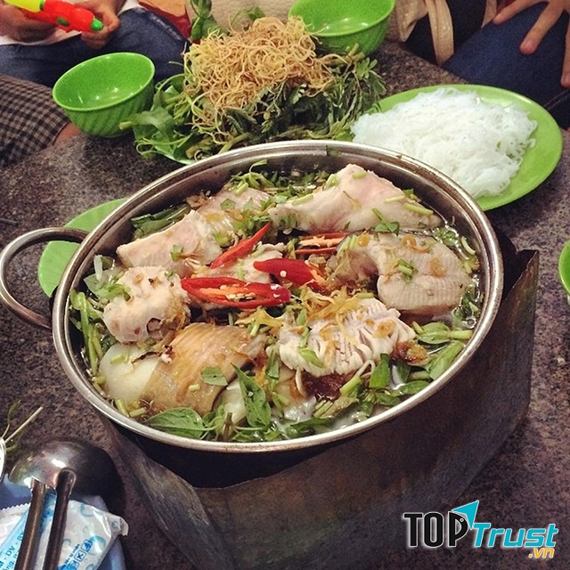Lẩu Cá Đuối Út Mười là địa điểm ăn uống ở Vũng Tàu ngon nức tiếng
