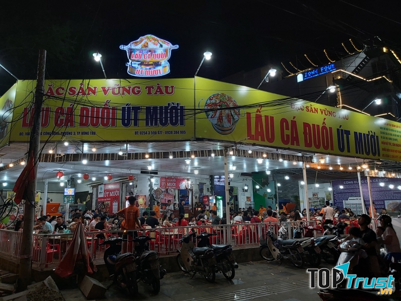 Quán Lẩu Cá Đuối Út Mười là nơi để thưởng thức món lẩu cá đuối chất lượng