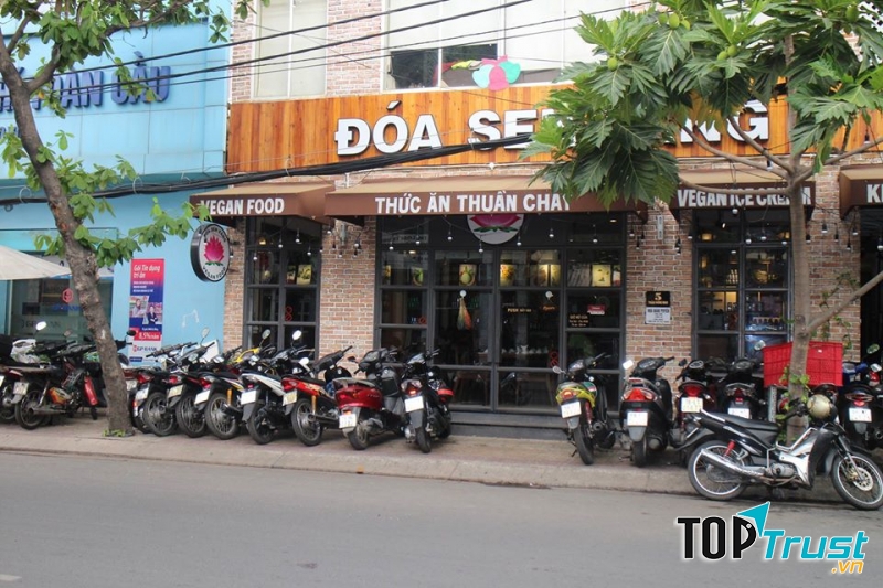 Lẩu chay Đóa Sen Vàng