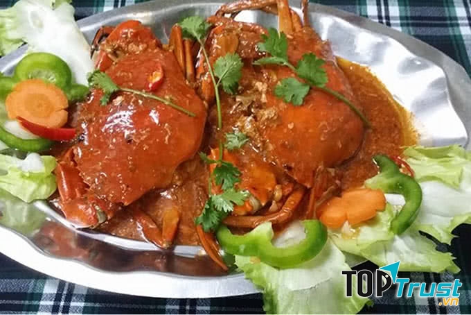 Món ăn gia đình hấp dẫn tại nhà hàng