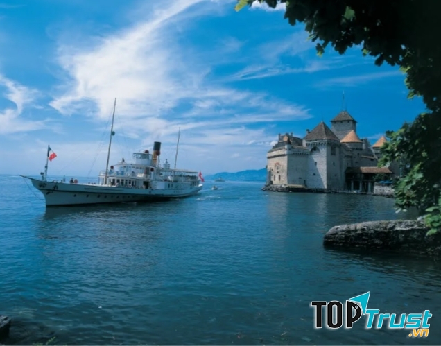Chillon được cho là lâu đài đẹp nhất Thụy Sĩ