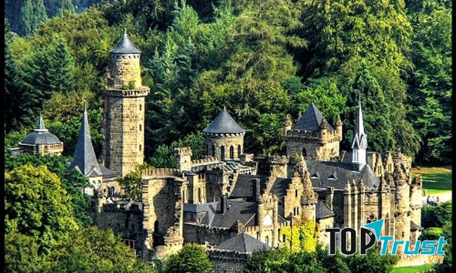 Lâu đài Lowenburg - Disneyland của thế kỷ 18