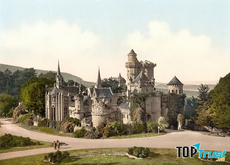 Lâu đài Lowenburg