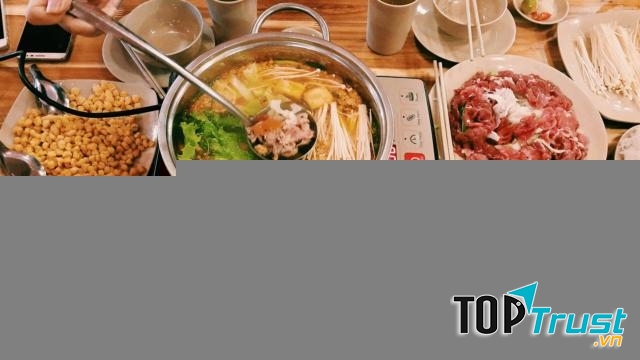 Một suất lẩu riêu cua bắp bò ở lẩu Đức Trọc.