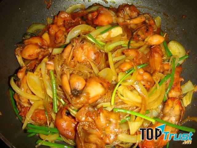 Ếch được chế biến trước khi mang ra bàn