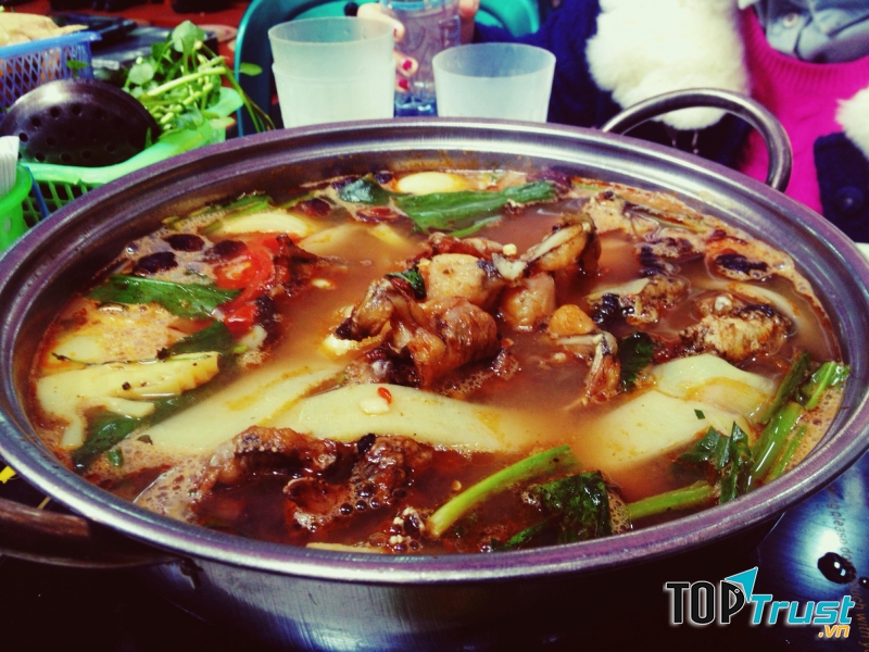 Nồi lẩu ếch đầy đặn