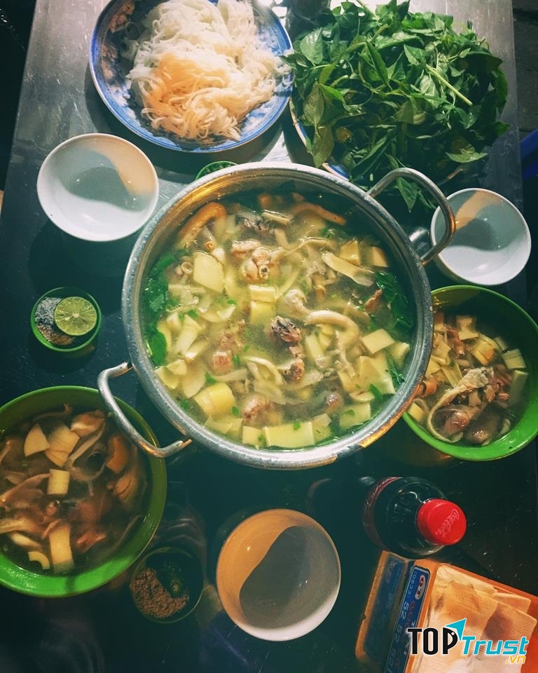 Set lẩu vô cùng đầy đặn, trung bình 1 người ăn hết 100.000đ