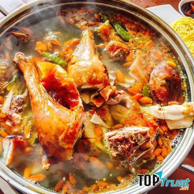 Quán lẩu gà Lá É - Thắng Béo,