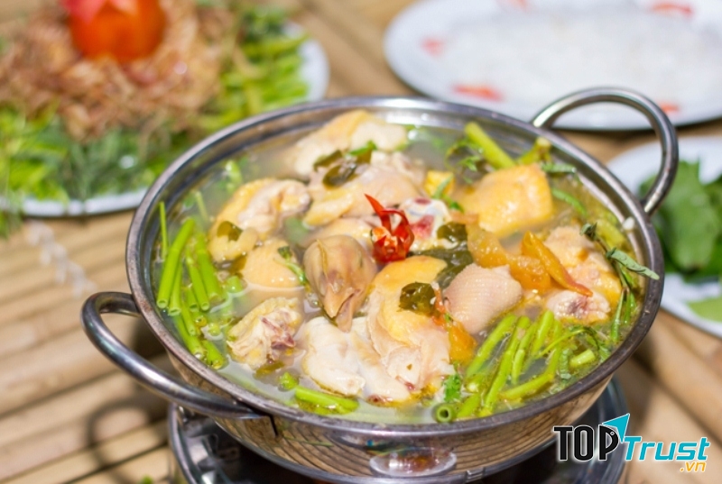Lẩu gà lá giang