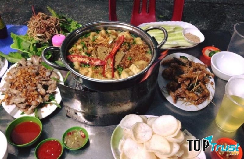 Tại quán Lẩu Hít, bạn có thể lựa chọn nhiều loại lẩu khác nhau theo ý thích