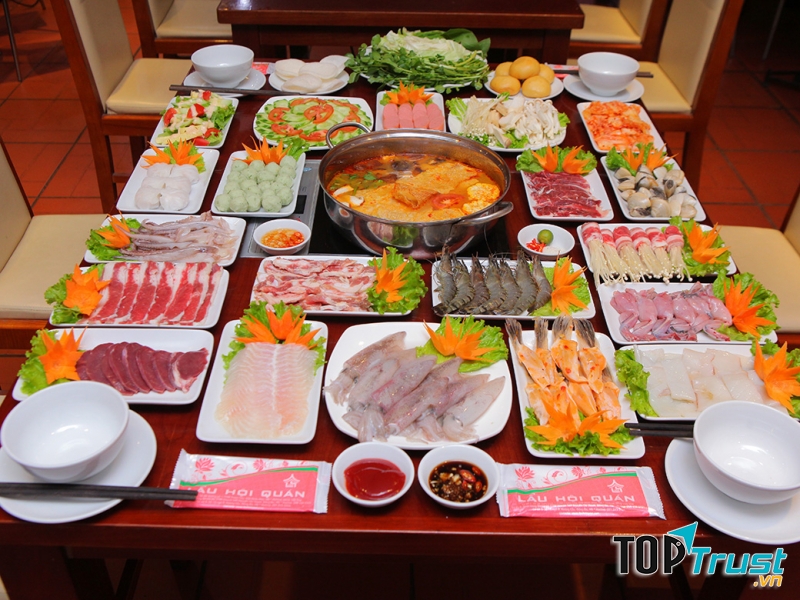 Nguyên liệu cho cả phần lẩu và nướng đều được chọn lựa rất kĩ càng, đảm bảo độ tươi ngon và sạch.