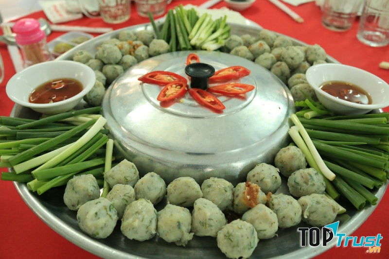 Lẩu khổ qua cá thác lác ở Cà Kê quán