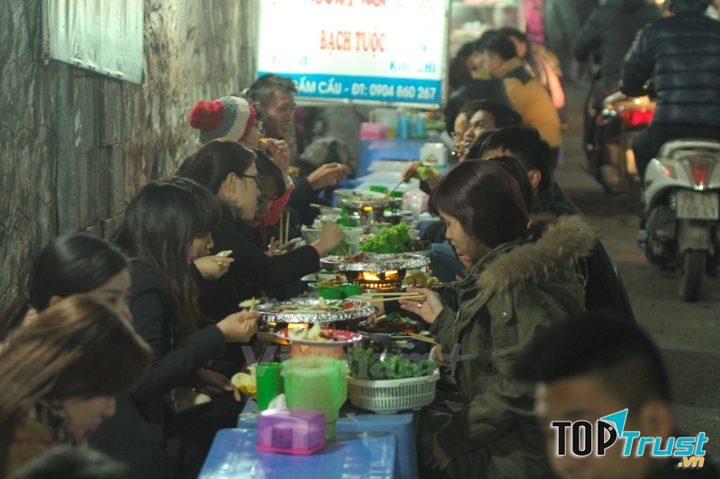 Những nồi lẩu nghi ngút khỏi không thể thiếu vào mùa đông